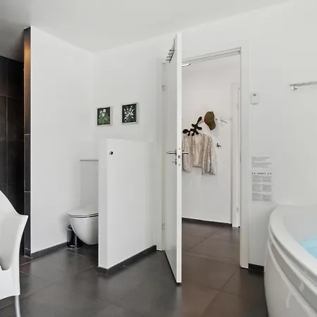 Stunning Home In Holbaek With Sauna Vakantiehuis *