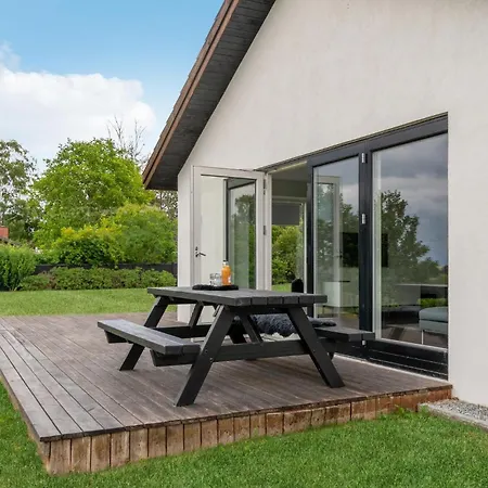 3 Bedroom Awesome In Holbaek Holiday home *